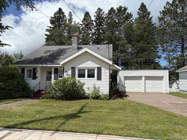 138 E Francis Street, Ironwood, MI 49938