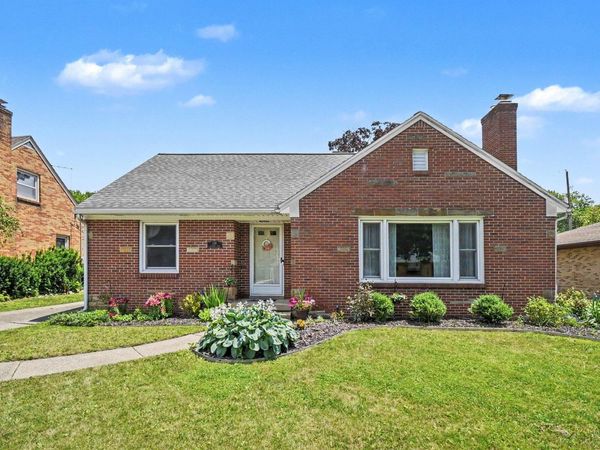 136 Westmont Drive NW, Grand Rapids, MI 49504