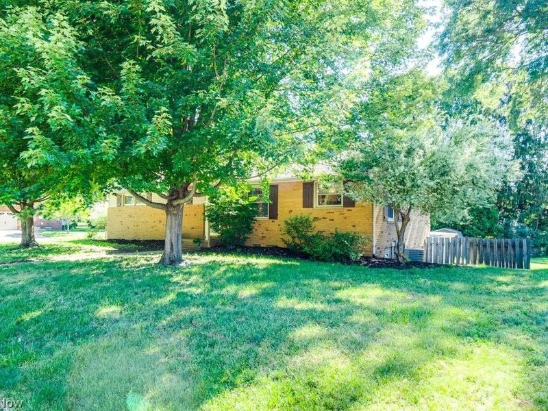 904 Woodside Avenue SE, North Canton, OH 44720 Photo 2