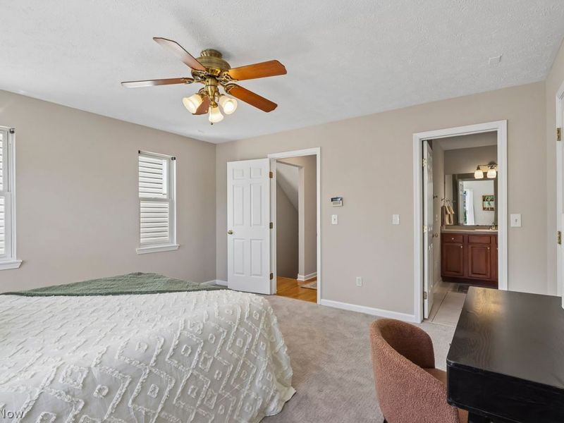 615 Literary Road, Cleveland, OH 44113 Photo 16