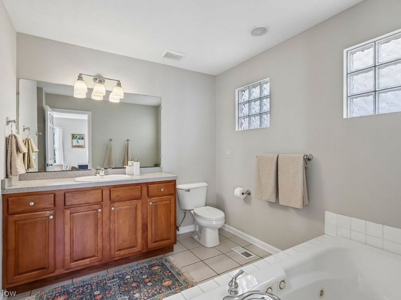 615 Literary Road, Cleveland, OH 44113 Photo 18