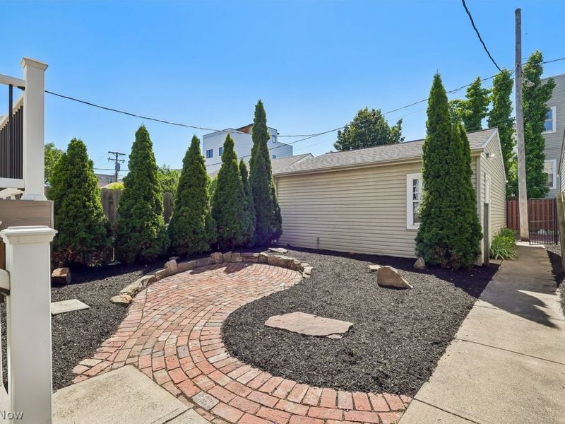615 Literary Road, Cleveland, OH 44113 Photo 30