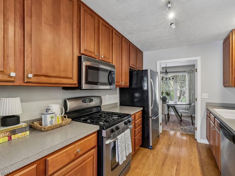615 Literary Road, Cleveland, OH 44113 Photo 9