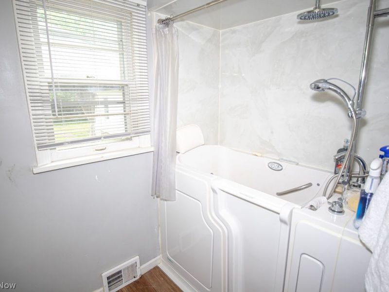 1107 Brandon Road Road, Cleveland, OH 44112 Photo 10