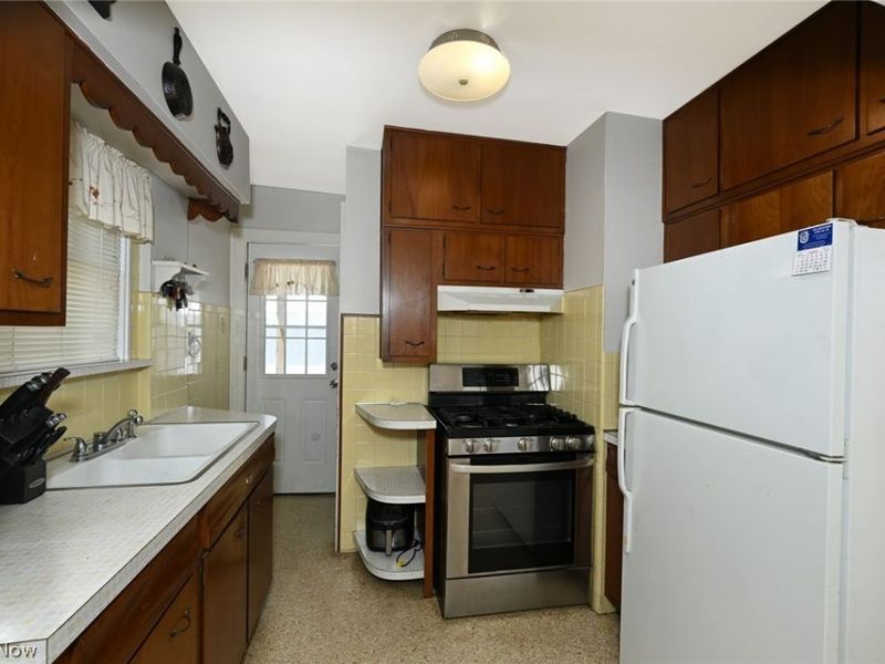 274 E Park Boulevard, Akron, OH 44305 Photo 24