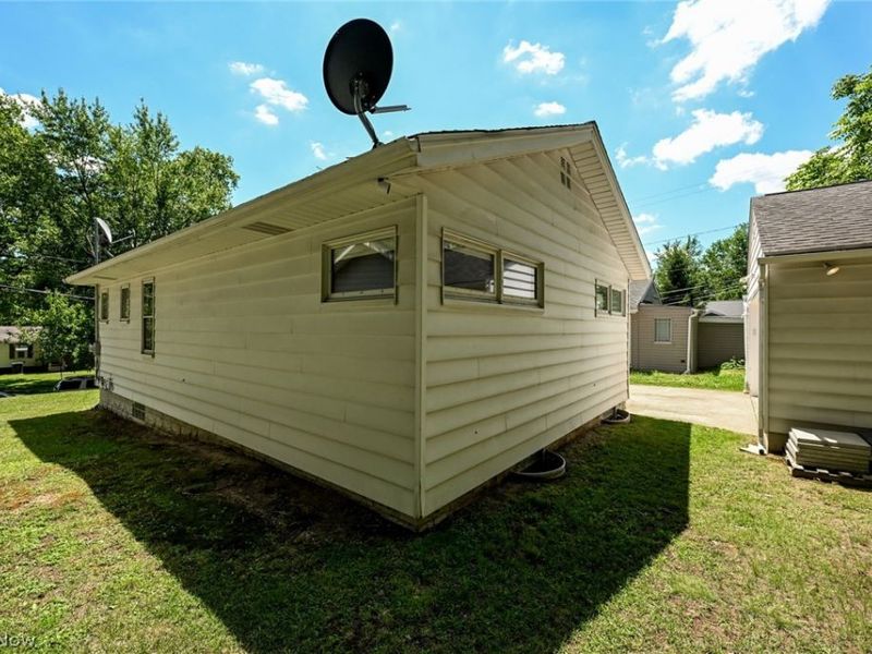 274 E Park Boulevard, Akron, OH 44305 Photo 8