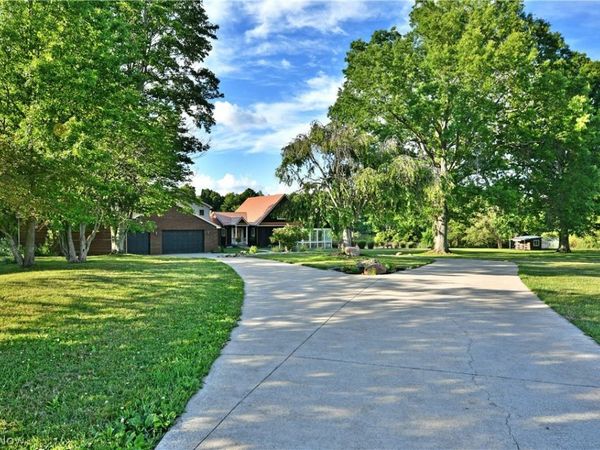 5305 Warren Sharon Road , Vienna, OH 44473