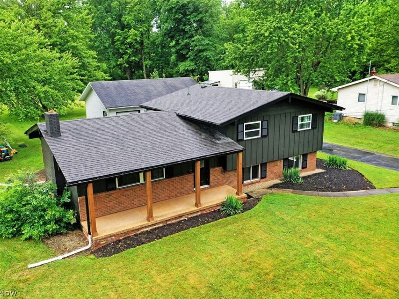 972 Wilson Sharpsville Road, Cortland, OH 44410 Photo 4