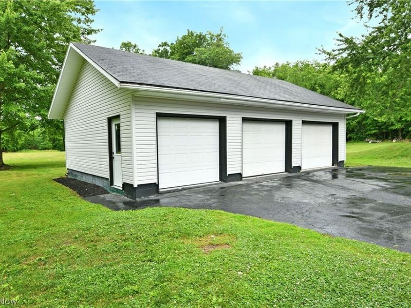 972 Wilson Sharpsville Road, Cortland, OH 44410 Photo 9