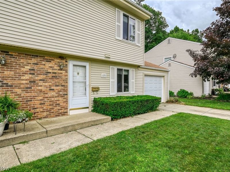 2292 echo valley Drive, Stow, OH 44224 Photo 2