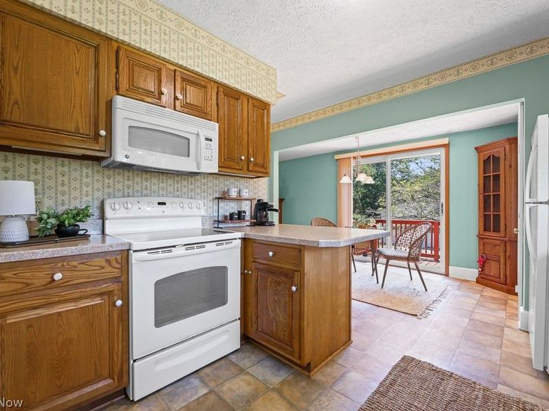 10201 McCallum Avenue NE, Alliance, OH 44601 Photo 2