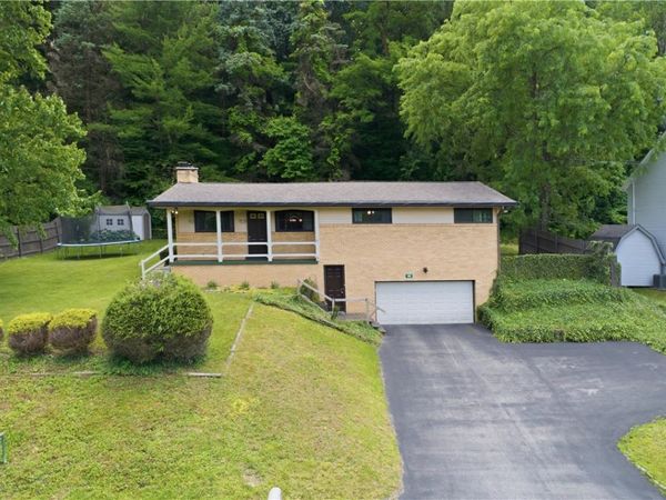 148 Dwellington Drive, Valencia, PA 16059