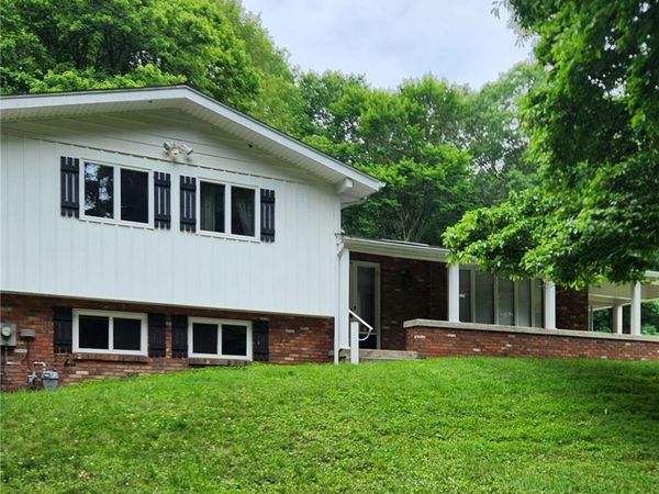 820 Reisenman, Franklin, PA 16323