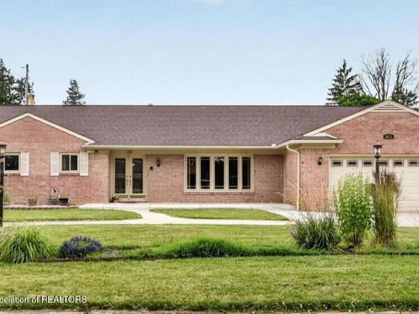 2915 N Cambridge Road, Lansing, MI 48911