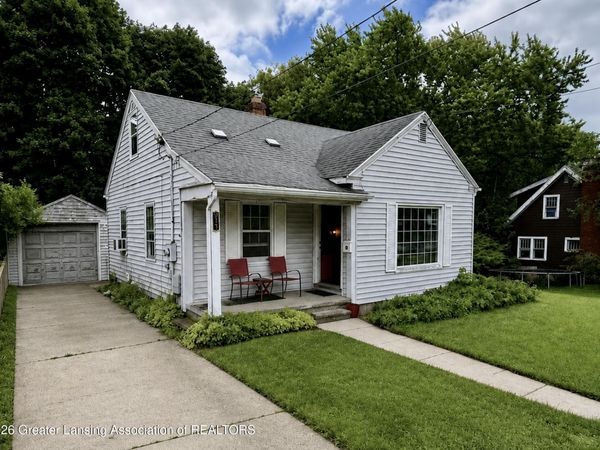913 Everett Drive, Lansing, MI 48915