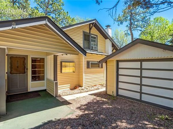 1823 Cheyenne Boulevard, Colorado Springs, CO 80906