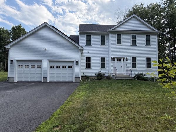 203 Albee Rd, Uxbridge, MA 01569