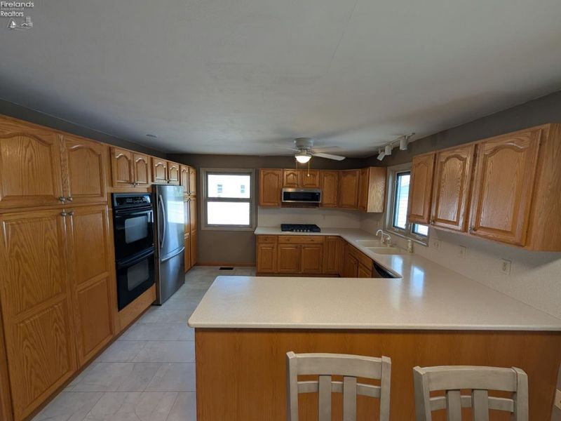864 E County Road 40, Tiffin, OH 44883 Photo 4