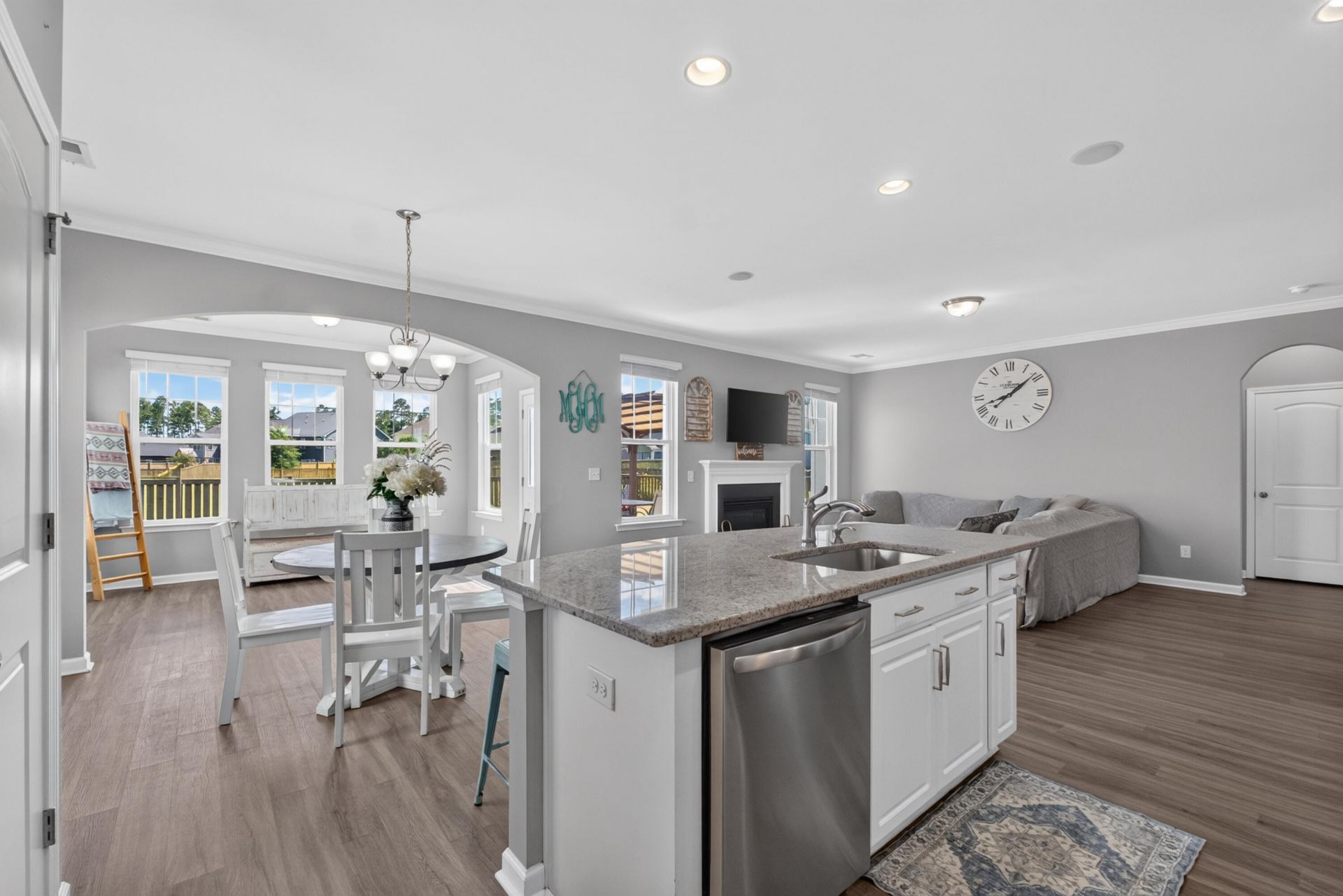 108 Rouen Lane Photo 8