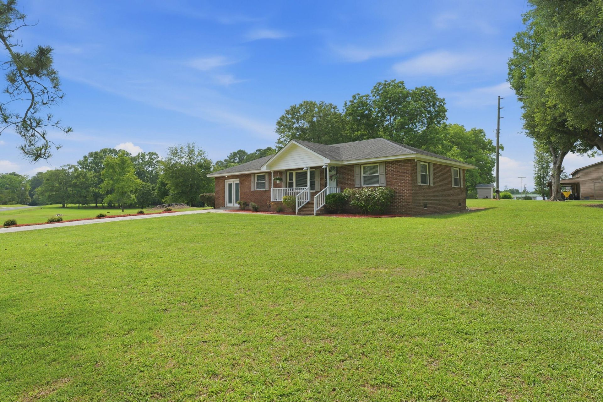 1469 Wren Road Photo 5