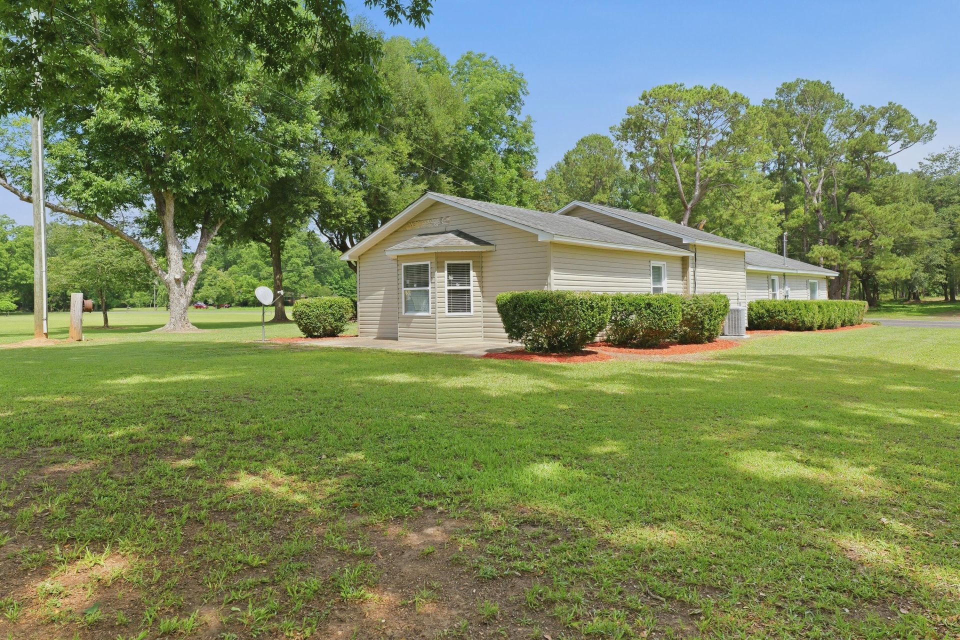 1469 Wren Road Photo 6