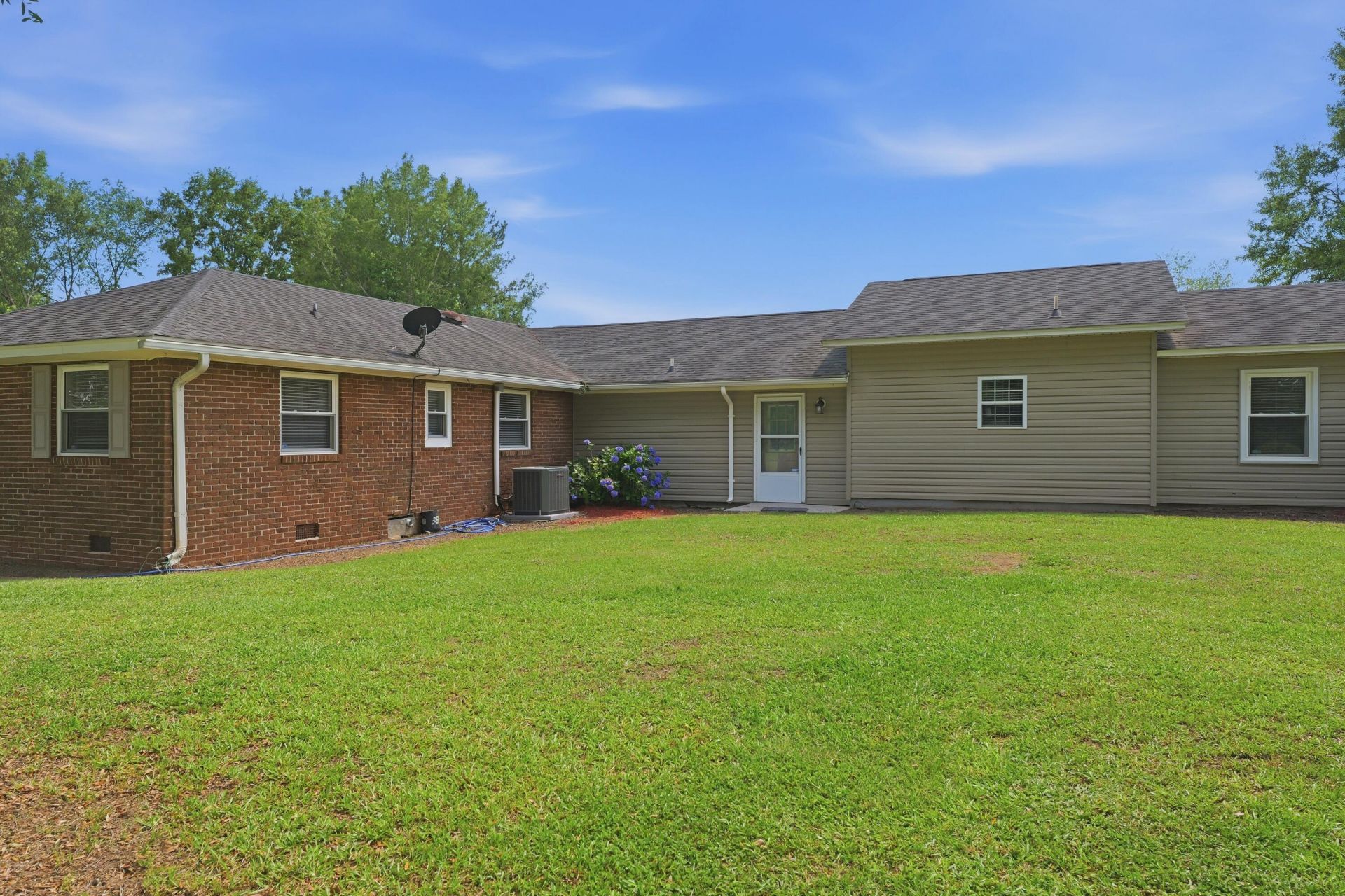 1469 Wren Road Photo 7