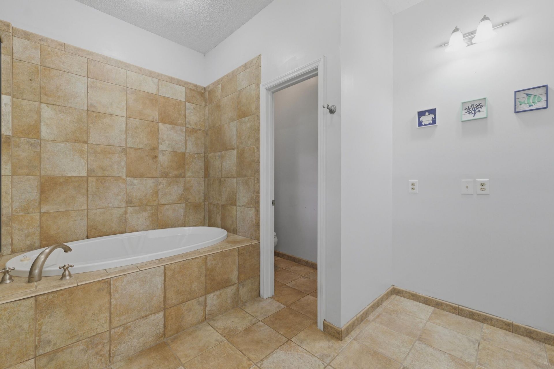 1469 Wren Road Photo 17