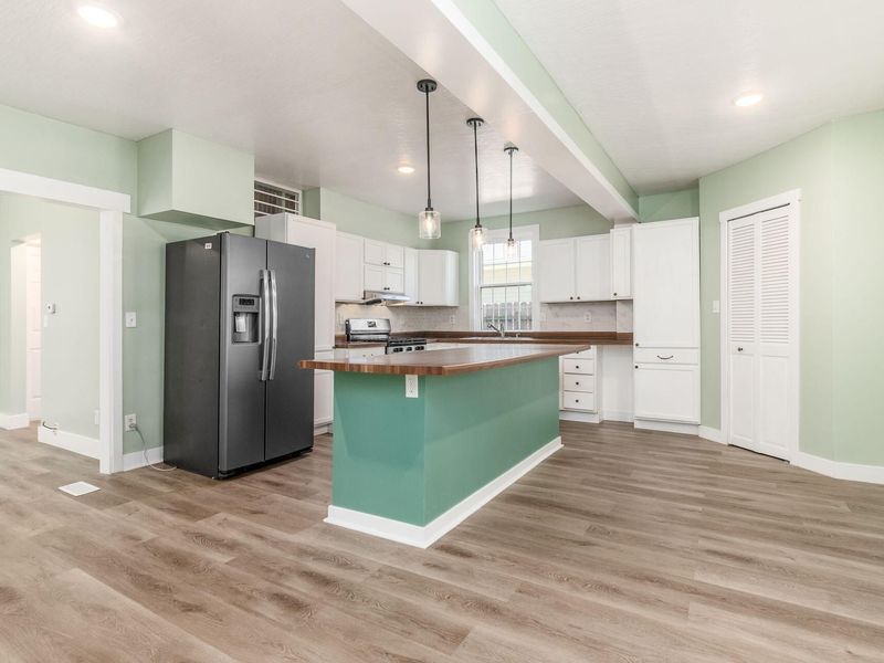 2051 Briarwood Avenue, Columbus, OH 43211 Photo 9