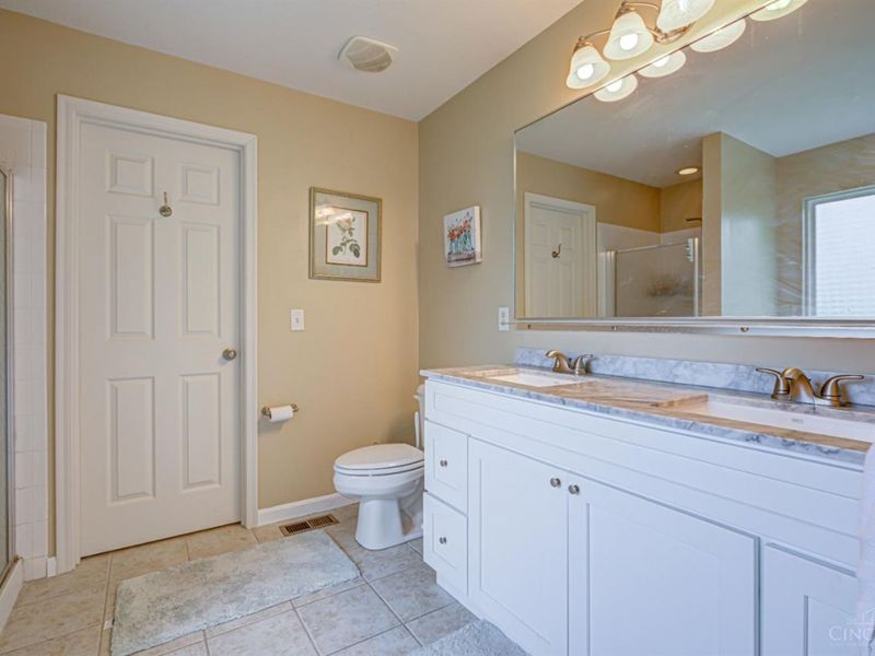 7045 Vail Court, Green Township, OH 45247 Photo 18