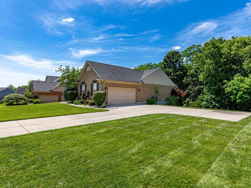 7045 Vail Court, Green Township, OH 45247 Photo 2