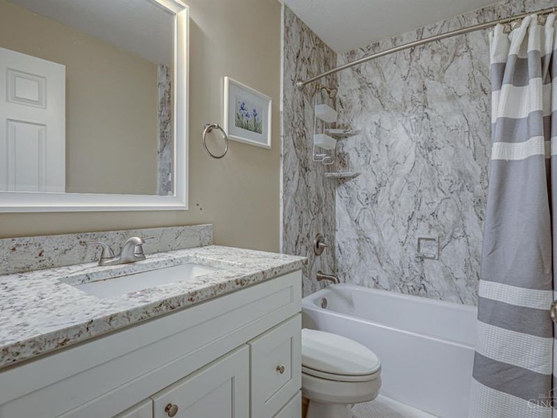 7045 Vail Court, Green Township, OH 45247 Photo 24