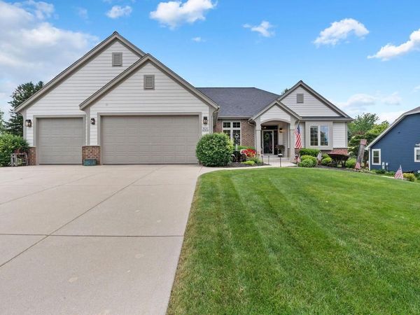 W230N7956 Bluebill DRIVE, Sussex, WI 53089