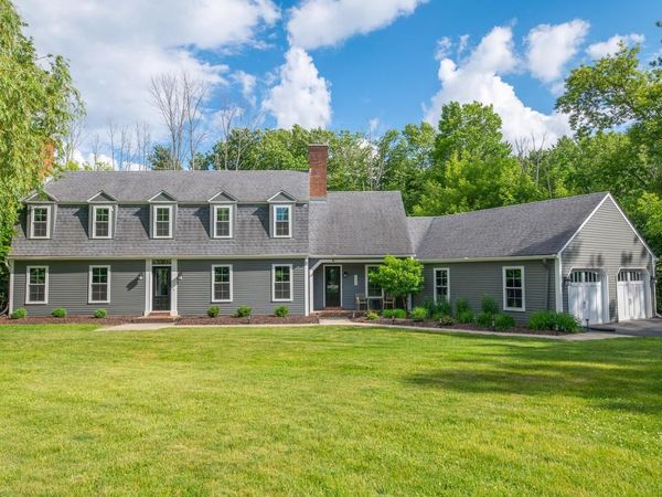 123 W Glenview COURT, Mequon, WI 53092