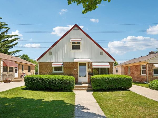 5740 N Dexter AVENUE, Glendale, WI 53209