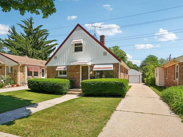 5740 N Dexter AVENUE, Glendale, WI 53209