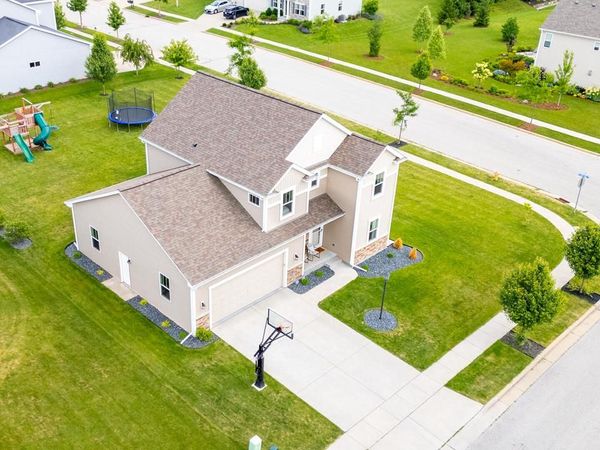 1298 Juniper LANE, Oconomowoc, WI 53066