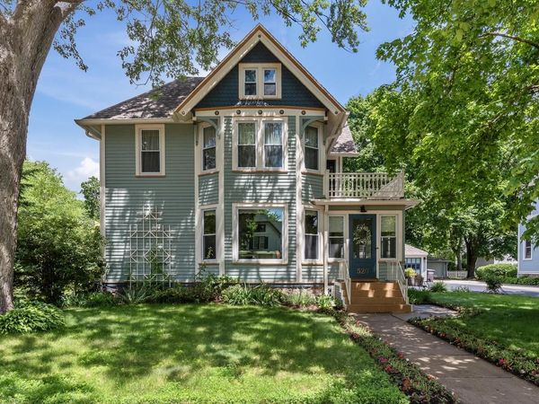 520 W Wisconsin AVENUE, Oconomowoc, WI 53066