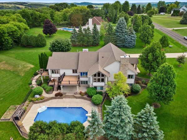 S25W29272 Cambrian RIDGE, Waukesha, WI 53188