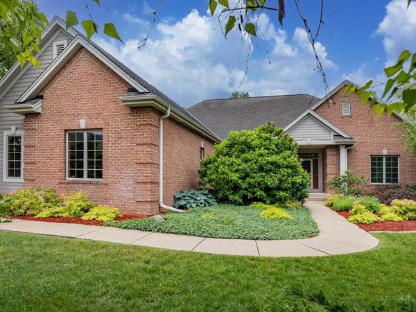 W171N5517 Autumn View LANE, Menomonee Falls, WI 53051