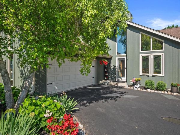 5220 S Skyline DRIVE, New Berlin, WI 53151