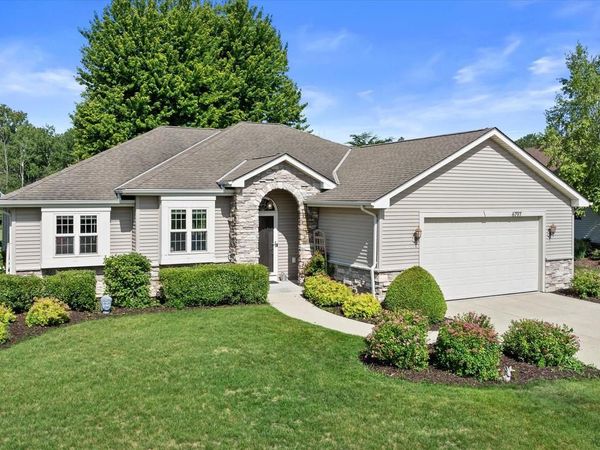 6797 Jamestown DRIVE, West Bend, WI 53090