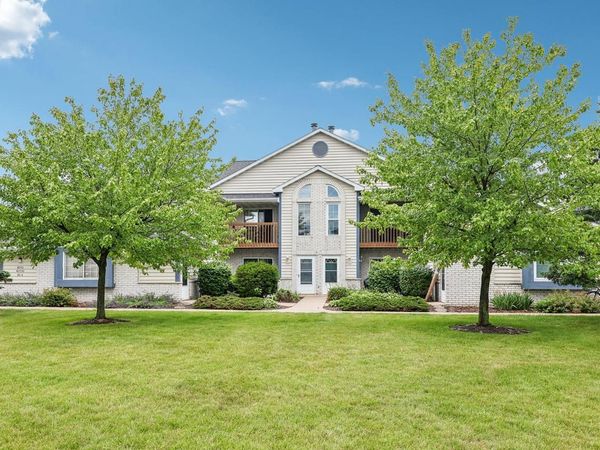 W240N2550 E Parkway Meadow CIRCLE, Unit 2, Pewaukee, WI 53072