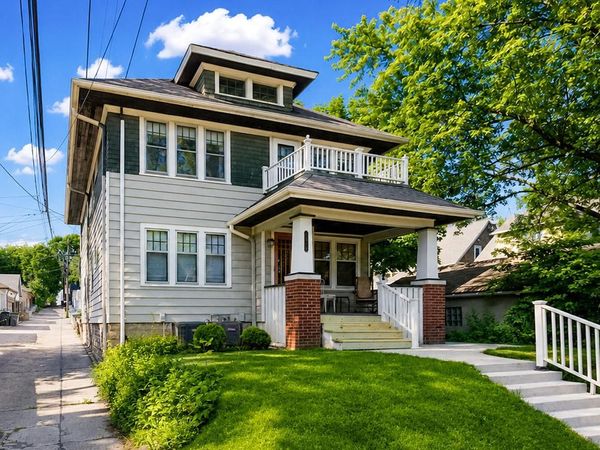 1020 E Manitoba STREET, Milwaukee, WI 53207