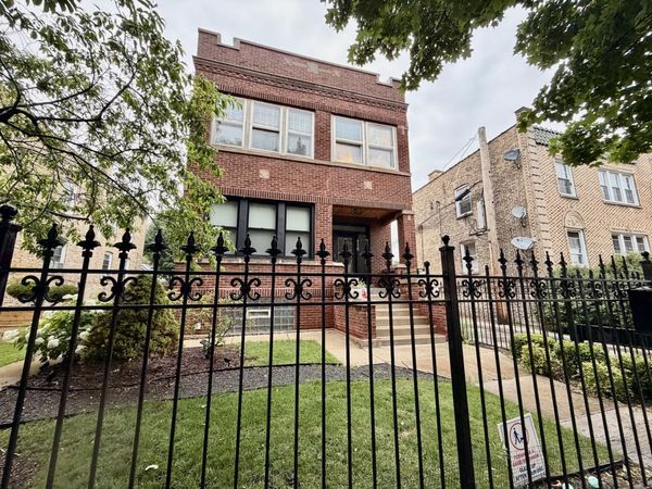 4120 W Barry Avenue , Chicago, IL 60641