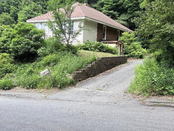 64 Oxford Street , Augusta, ME 04330