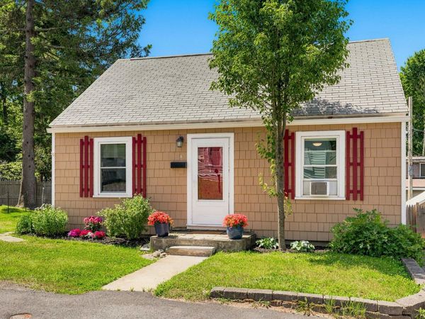 4 Halstead Street, Kittery, ME 03904