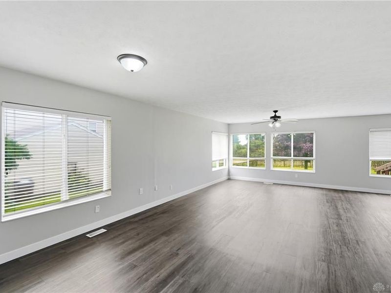 10109 S Cliff Swallow Court, Miamisburg, OH 45342 Photo 4