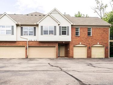 23044 Williamsburg Circle, Woodhaven, MI 48183