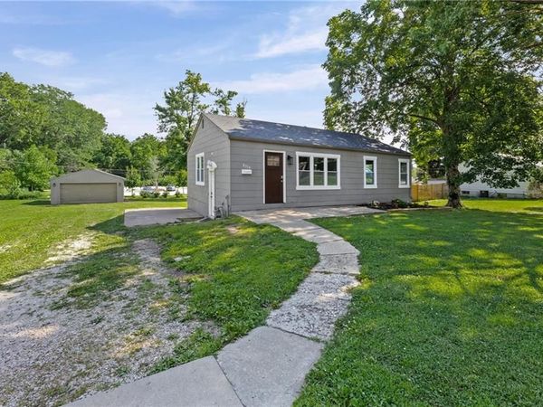8319 W 77th Street, Overland Park, KS 66204