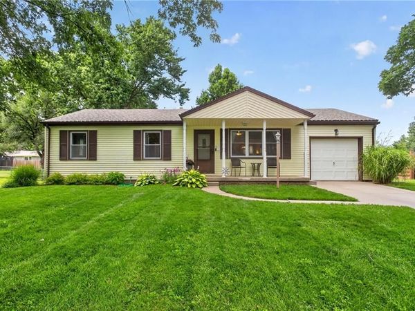 307 E College Street, Odessa, MO 64076